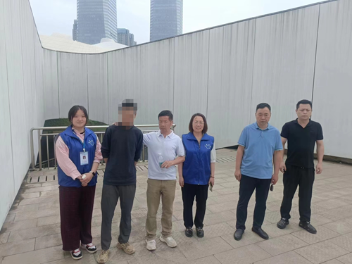 从桥下露宿到团圆餐桌：一个流浪家庭的十年救赎(图1)