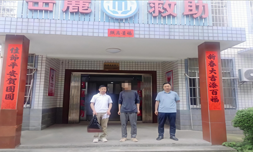 从桥下露宿到团圆餐桌：一个流浪家庭的十年救赎(图2)