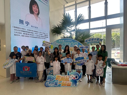 旗帜小记者走进爱尔眼科医院 开启“眼科小医生”职业体验之旅(图1)