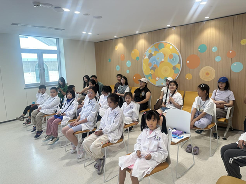 旗帜小记者走进爱尔眼科医院 开启“眼科小医生”职业体验之旅(图3)