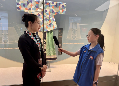 旗帜小记者走进清华大学艺术博物馆——探秘织绣与家具里的东方美学(图10) 旗帜小记者走进清华大学艺术博物馆——探秘织绣与家具里的东方美学(图10)