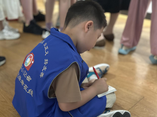 旗帜小记者走进清华大学艺术博物馆——探秘织绣与家具里的东方美学(图11) 旗帜小记者走进清华大学艺术博物馆——探秘织绣与家具里的东方美学(图11)