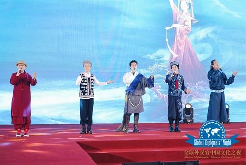 贵州布依族音乐唱作人龙智祥亮相全球外交官中国文化之夜(图3)
