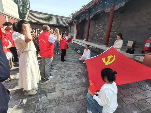 传承红色基因 献礼党的生日——内蒙古鸿德文理学院经管系联合多家单位开展主题党日活动(图4)