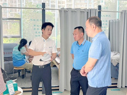 湖北省监利市考察团赴小艾康养科技考察交流 共谋智慧养老发展新篇章(图2) 湖北省监利市考察团赴小艾康养科技考察交流 共谋智慧养老发展新篇章(图2)