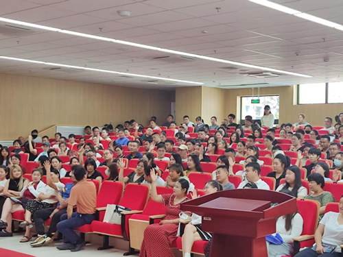 从‘心’出发,快乐入学——雄安雄东长丰小学2025年秋季新生入学、转学家长会成功举办(图2) 从‘心’出发,快乐入学——雄安雄东长丰小学2025年秋季新生入学、转学家长会成功举办(图2)