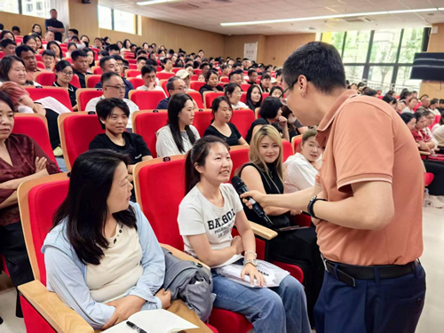 从‘心’出发,快乐入学——雄安雄东长丰小学2025年秋季新生入学、转学家长会成功举办(图7) 从‘心’出发,快乐入学——雄安雄东长丰小学2025年秋季新生入学、转学家长会成功举办(图7)