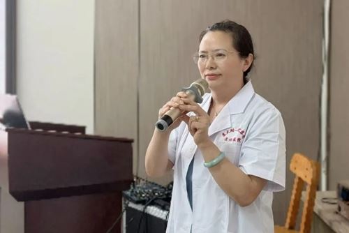 回顾工作总结经验，聚焦目标再创佳绩——苏州名仕医院召开年中工作总结会议(图1)