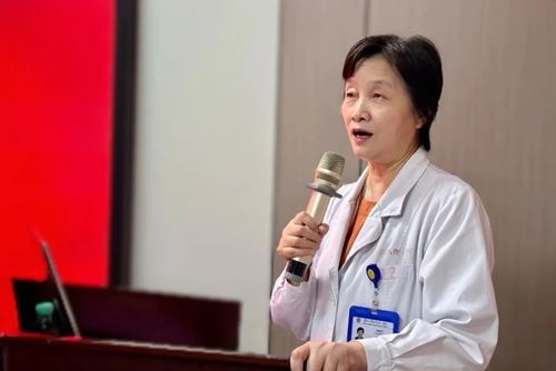 回顾工作总结经验，聚焦目标再创佳绩——苏州名仕医院召开年中工作总结会议(图5)