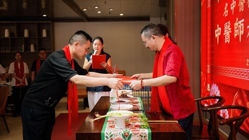 名中医杨辉教授带徒仪式在长沙举行(图1)