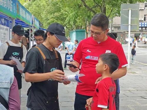 湘超现场湖邑茶集免费送万杯保靖黄金茶新茶饮，引爆湘西茶韵热潮(图2)