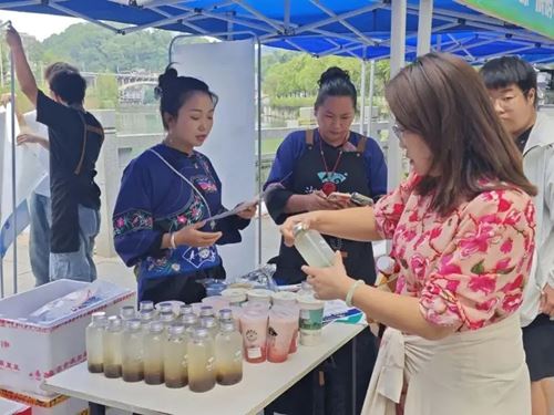 湘超现场湖邑茶集免费送万杯保靖黄金茶新茶饮，引爆湘西茶韵热潮(图3)