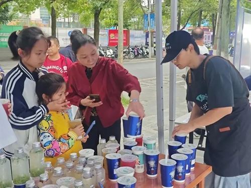 湘超现场湖邑茶集免费送万杯保靖黄金茶新茶饮，引爆湘西茶韵热潮(图5)