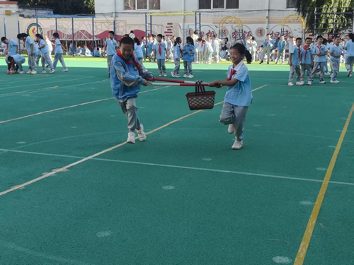 佳木斯市光复小学举办“庆丰收 享运动 乐成长”主题活动(图4) 佳木斯市光复小学举办“庆丰收 享运动 乐成长”主题活动(图4)
