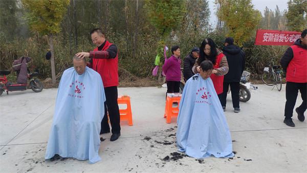 小张庄举办“爱在夕阳、新风传扬”文艺汇演，谱写乡风文明新篇章(图2)